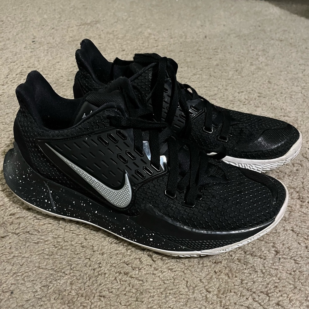Kyrie Low 2 Black Metallic Silver M 9.5